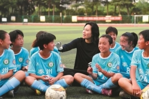 “苏超”唯一女主帅！泰州队周高萍：城市联赛圆了很多人足球梦