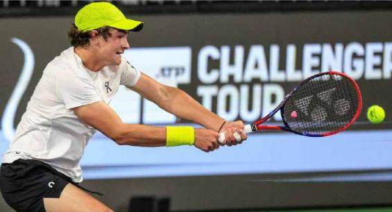 注册-张奔斗：赛季三冠了，18岁丰塞卡引领青春风暴